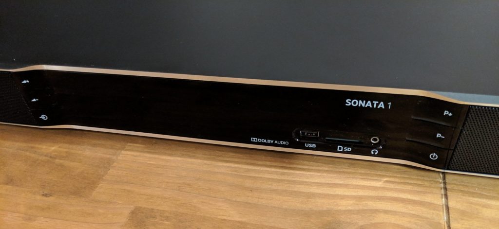 Sonata 1 von Technisat - "Bild und Ton werden eins". Die Soundbar mit UHD Reciever im Test Seit Anfang 2018 gibt es von TechniSat eine Neuheit, die man in dieser Kombination bisher wohl eher noch nicht auf dem Markt gesehen hat - die Sonata 1.